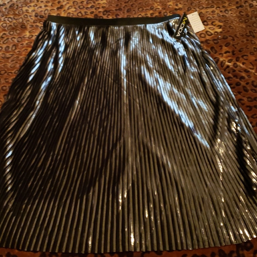 Silver & Black Metallic Pleated Skirt
